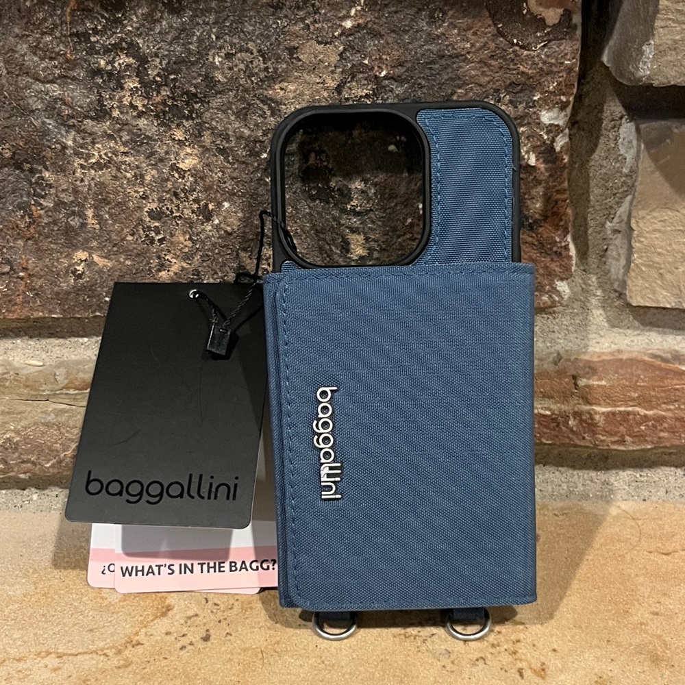 Baggallini Navy iPhone 15 Pro On The Go Card Case